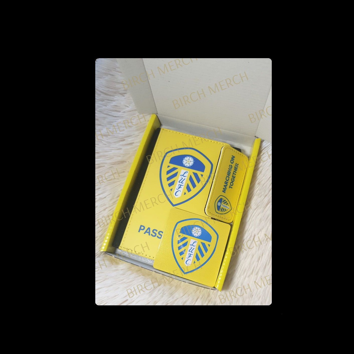 Leeds United Badge PU Material Passport Holder Wallet Gift Box Set 2