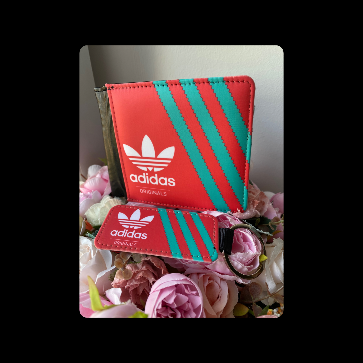 Adidas Originals Red, White & Green Shoebox Style PU Liverpool Colours Material Wallet & Keyring