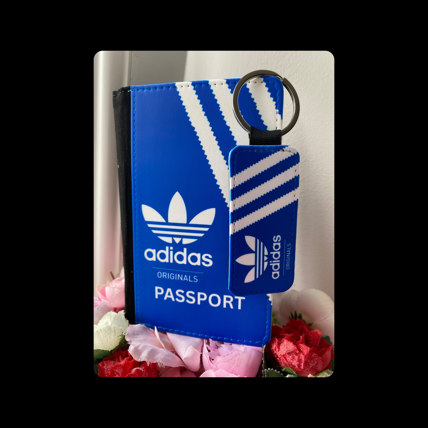 Adidas Originals Blue & White Shoebox Style PU Material Passport Holder & Keyring
