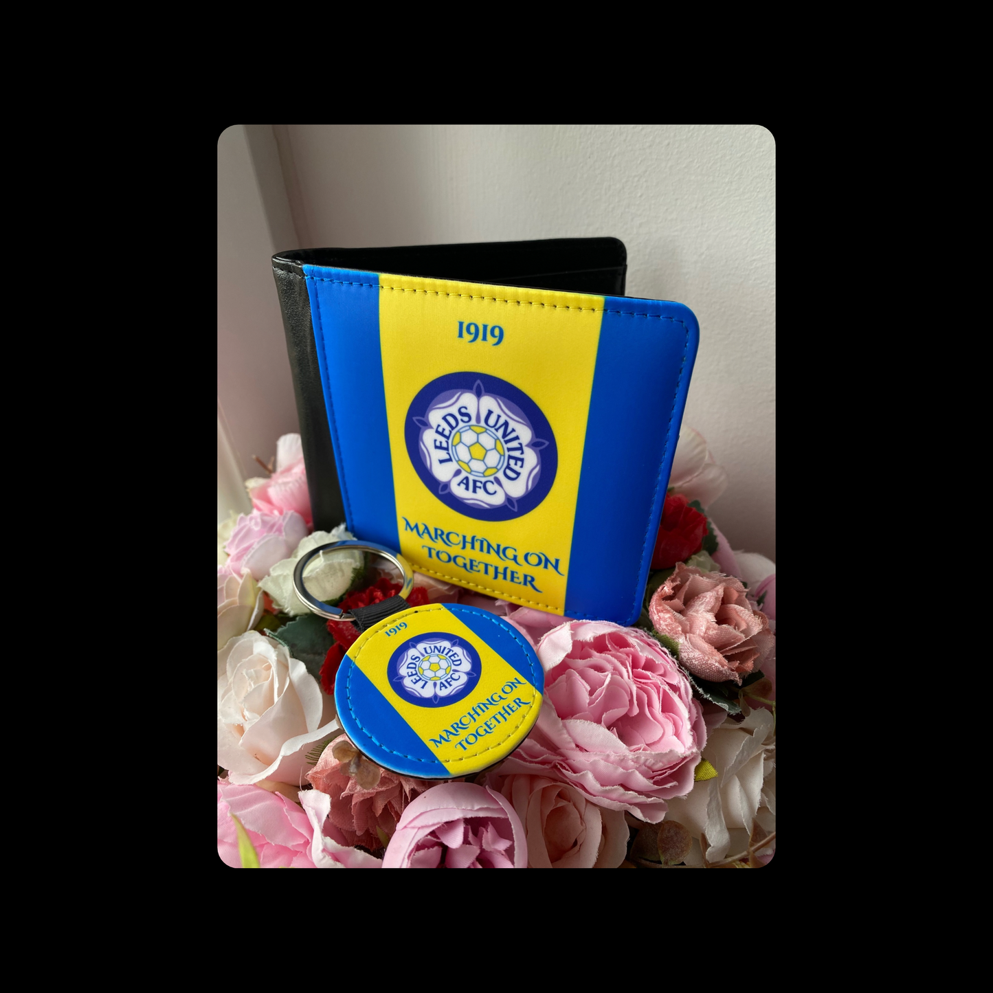 Leeds United Retro Badge PU Material Wallet & Keyring