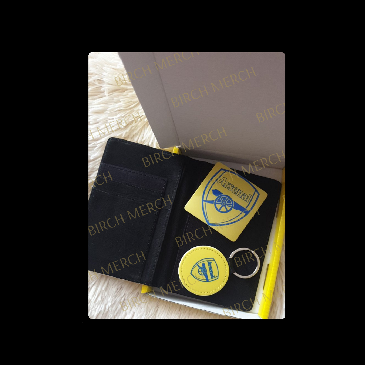 Arsenal Yellow & Blue Badge Passport Holder Wallet Gift Box Set