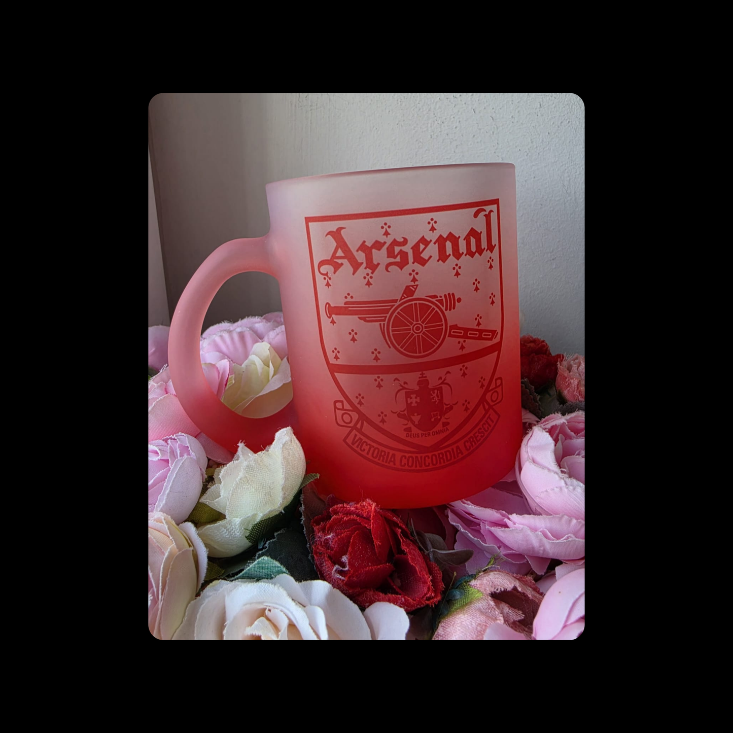 Arsenal 1949-1990 Badge 11oz (330ml) Red Two Tone Frosted Mug