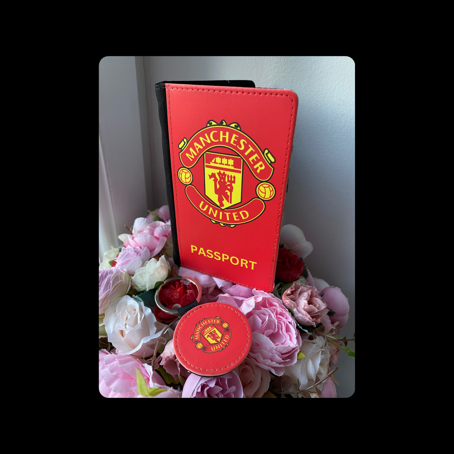 Manchester United Badge Red PU Material Passport Holder & Keyring
