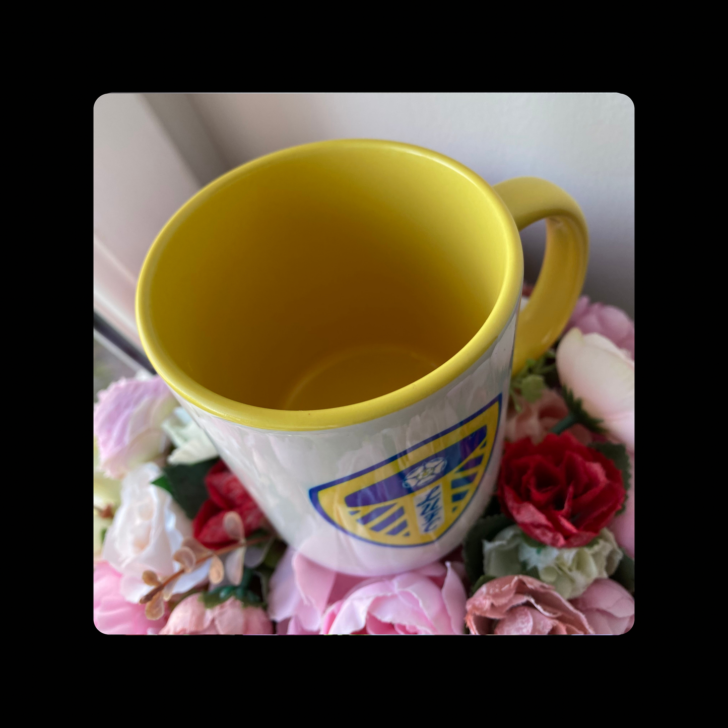 Leeds United Badge 11oz (330ml) Two Tone Mug