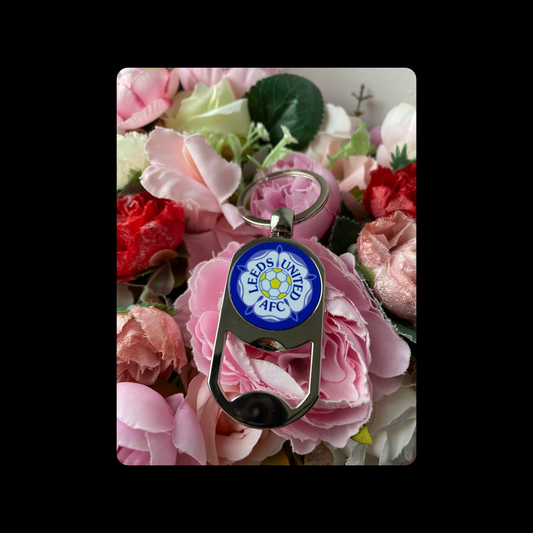 Leeds United 1997-98 Badge Metal Keyring Bottle Opener 5cm x 2.7cm