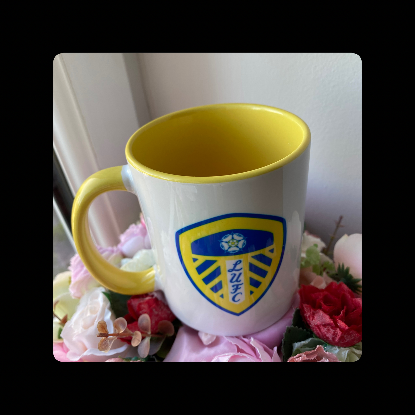Leeds United Badge 11oz (330ml) Two Tone Mug