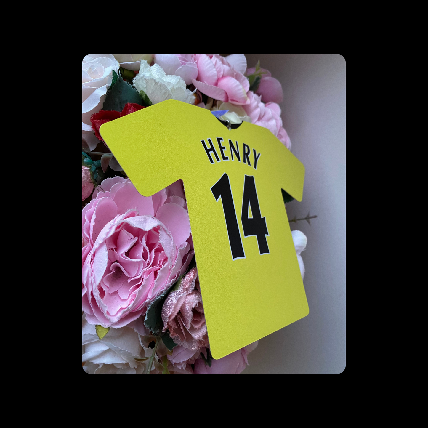 Arsenal 2005-2006 Yellow Thierry Henry 14 Away Shirt Double Sided Window Signs 12cm x 15cm (Includes Suction Hook)