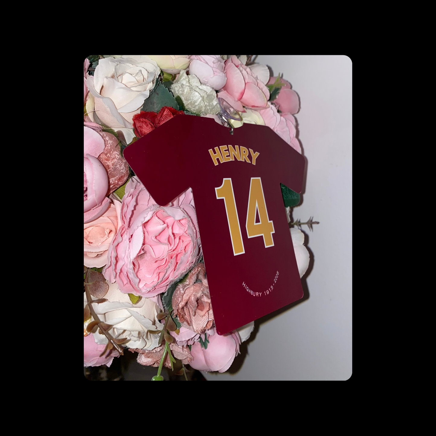 Arsenal 2005-2006 Redcurrant Thierry Henry 14 Home Shirt Double Sided Window Signs 12cm x 15cm (Includes Suction Hook)