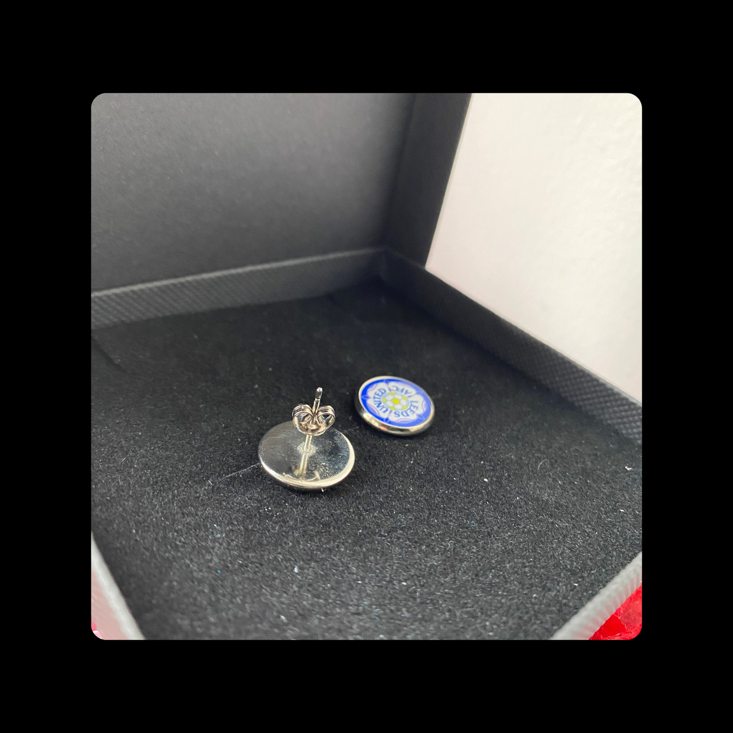 Leeds United 1997-98 Badge Round Stainless Steel Stud Earrings 12mm