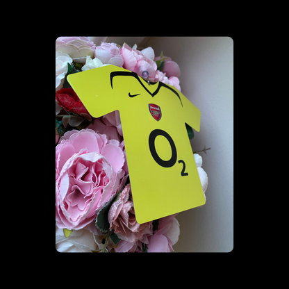 Arsenal 2005-2006 Yellow Thierry Henry 14 Away Shirt Double Sided Window Signs 12cm x 15cm (Includes Suction Hook)